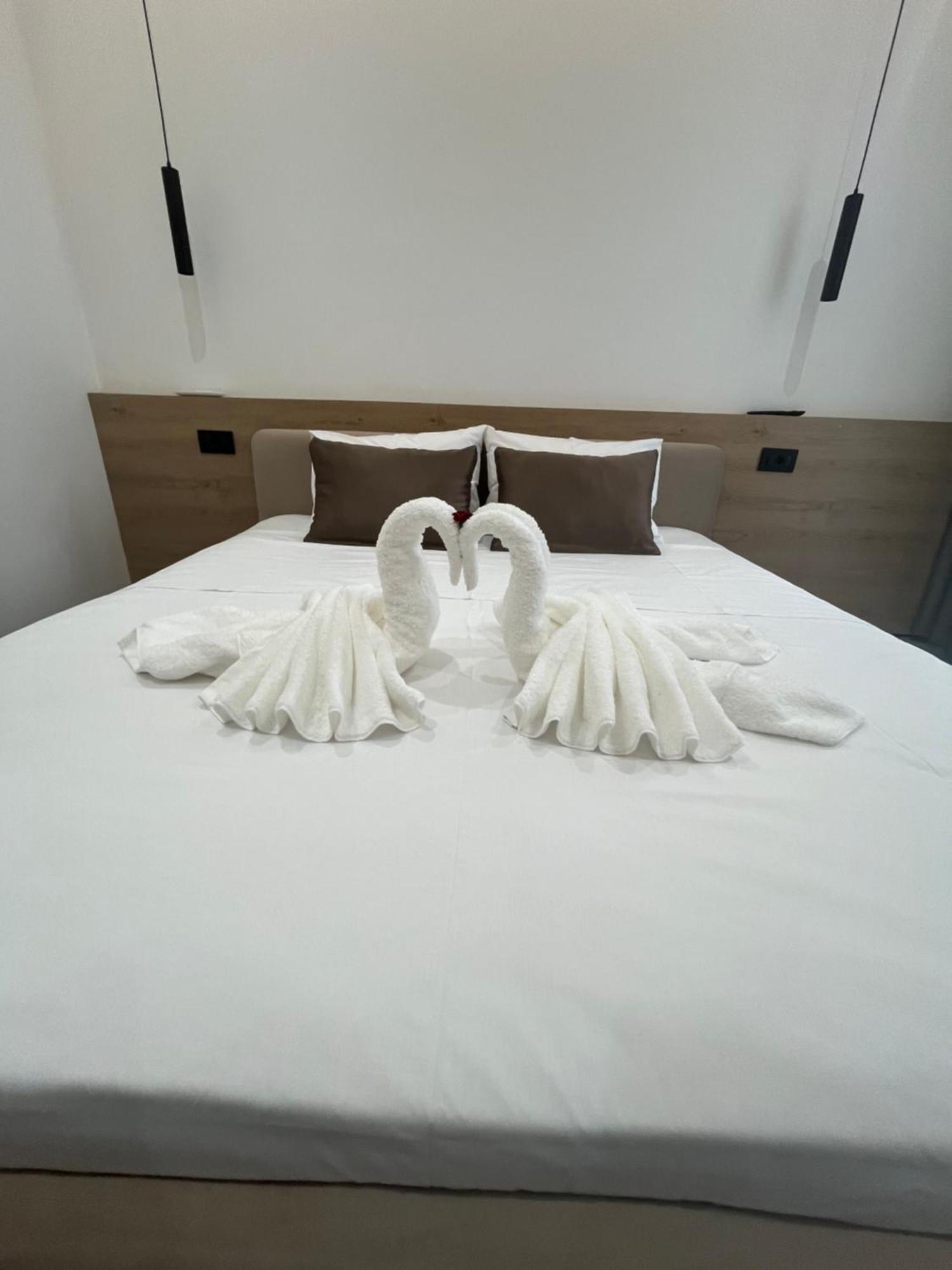 Sun George Bed and Breakfast Himare Buitenkant foto
