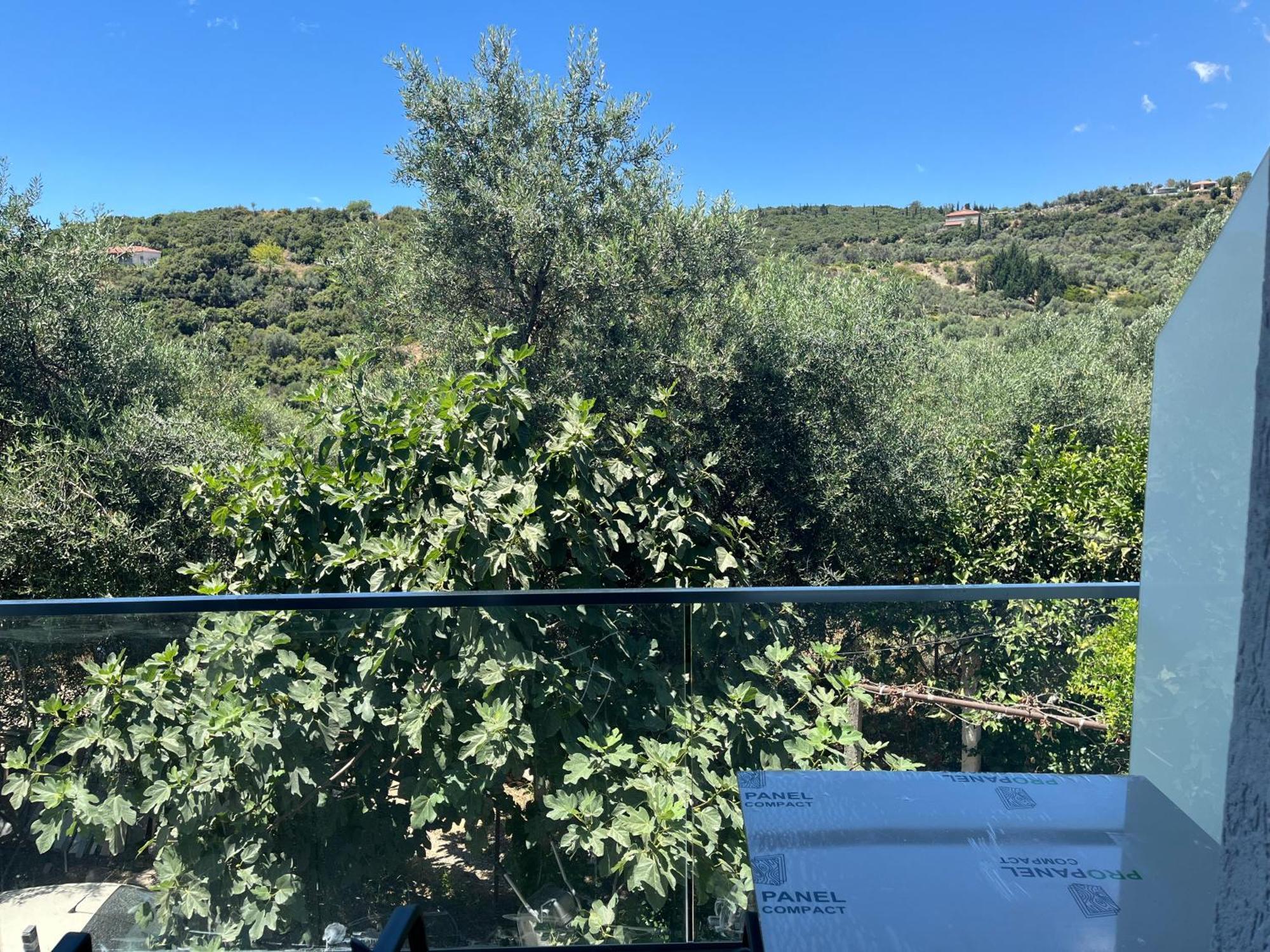 Sun George Bed and Breakfast Himare Buitenkant foto